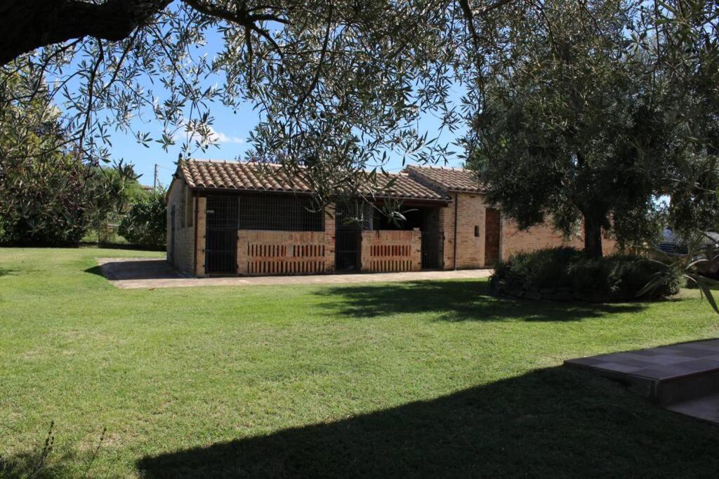 Casa Kikenda, Viaggio Nella Natura Treia Buitenkant foto