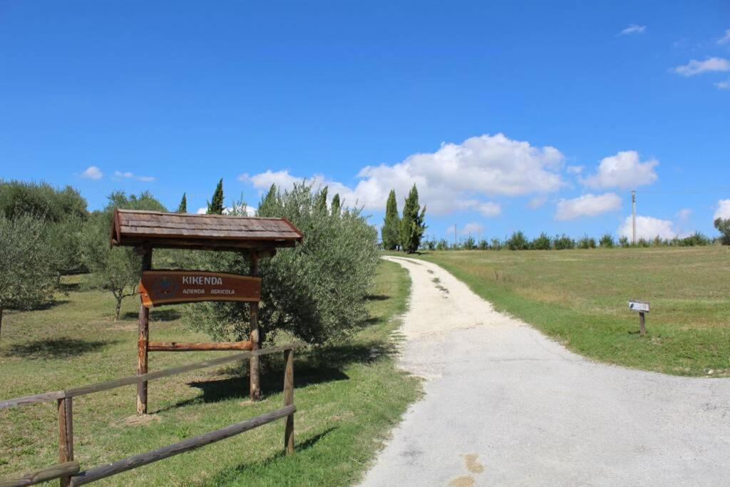 Casa Kikenda, Viaggio Nella Natura Treia Buitenkant foto