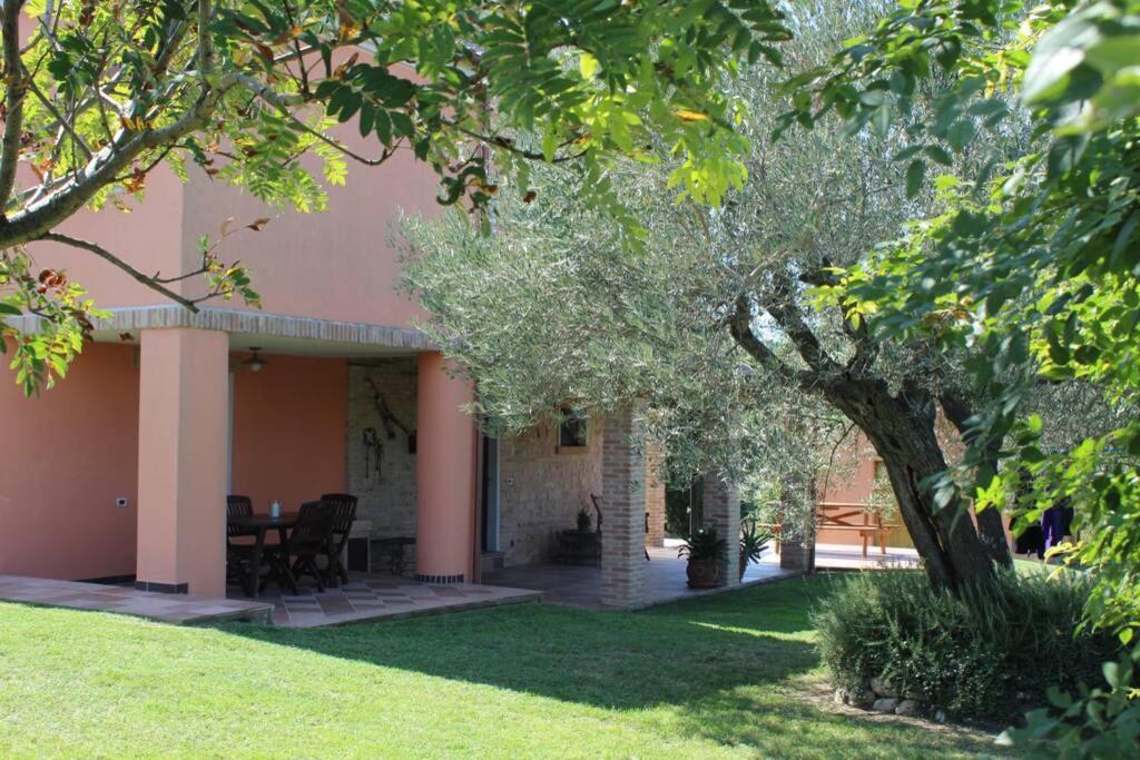 Casa Kikenda, Viaggio Nella Natura Treia Buitenkant foto